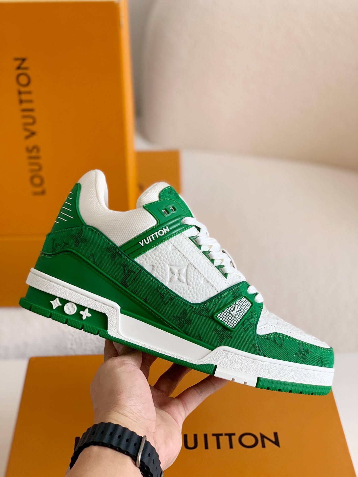 L*V TRAINER 1A8FN8 Sneakers