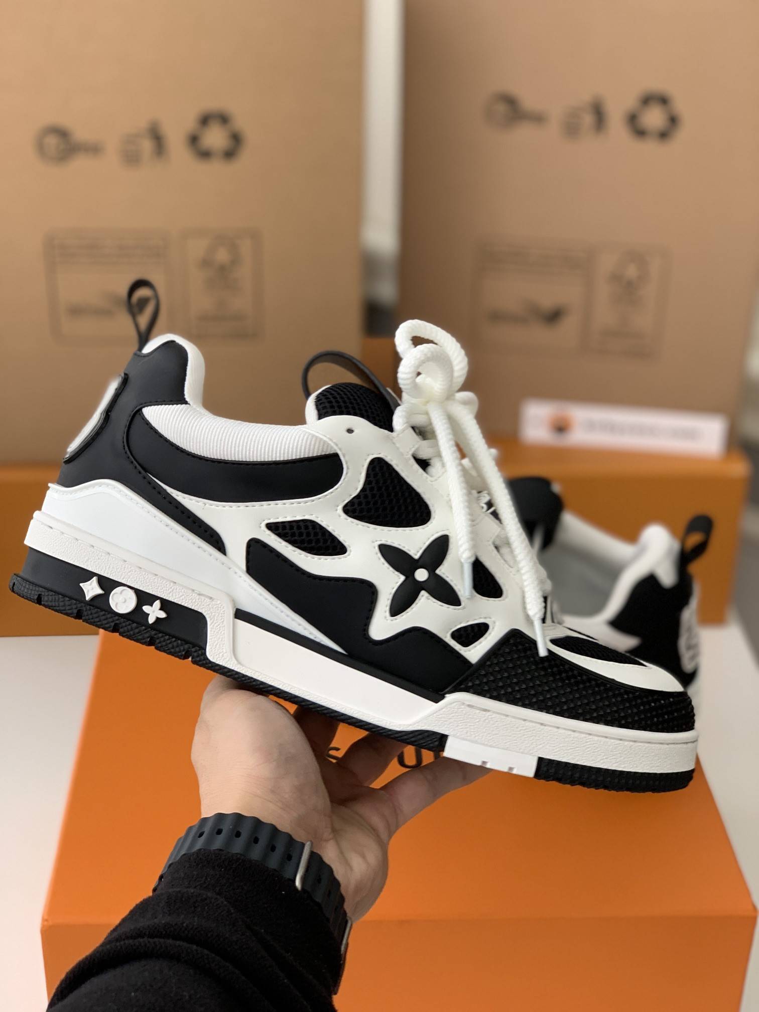 L*V RUNNER TATIC Sneakers