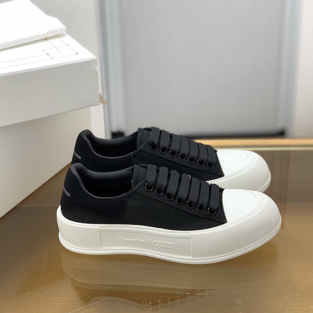 Alexander McQueen MQ Black veL*Vet tail Sneakers