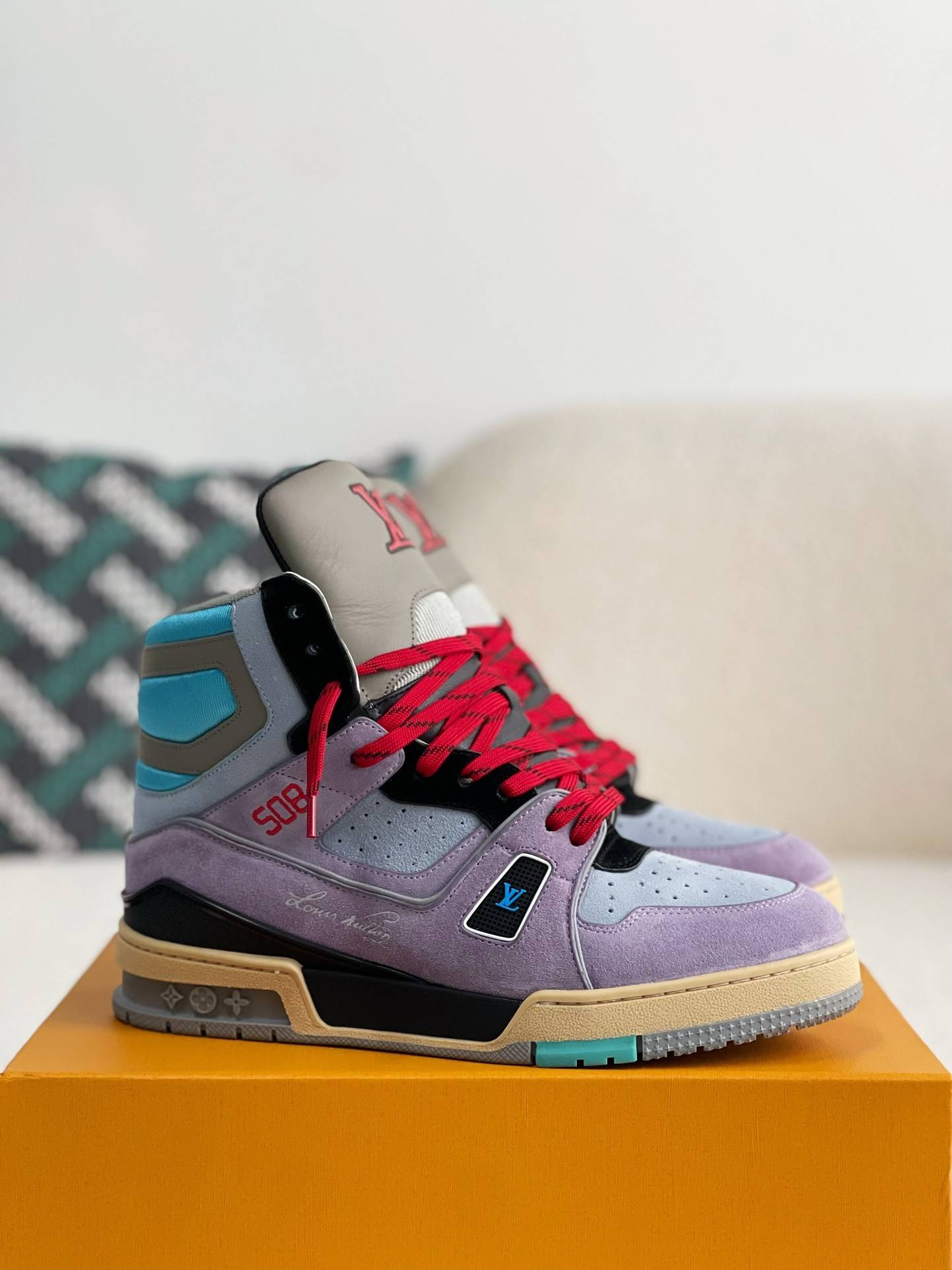 L*V TRAINER SNEAKERS