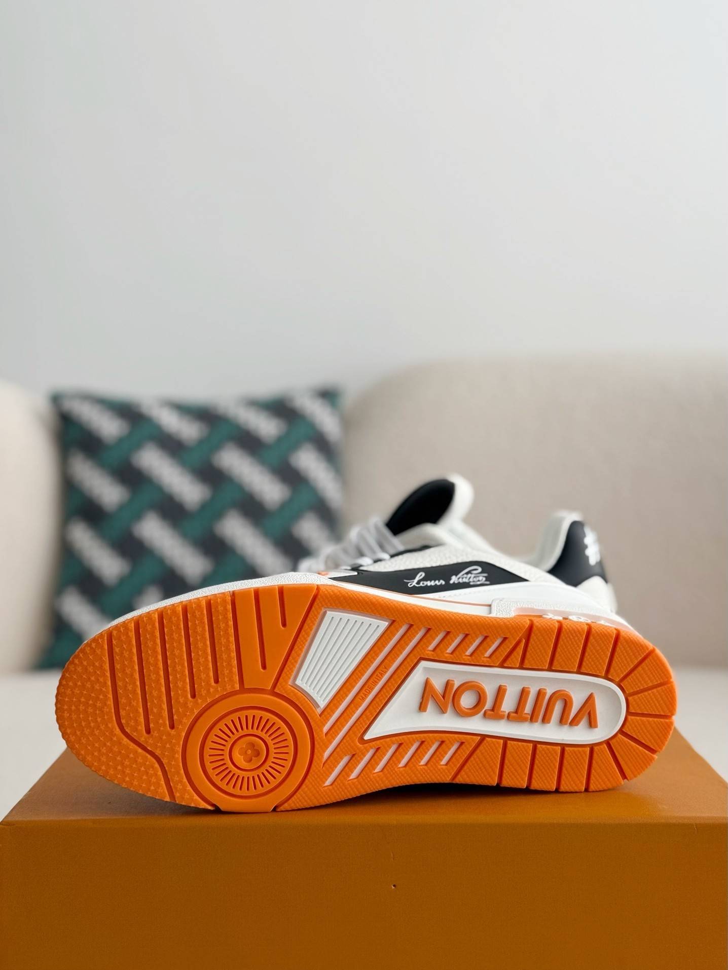 L*V TRAINER SNEAKERS