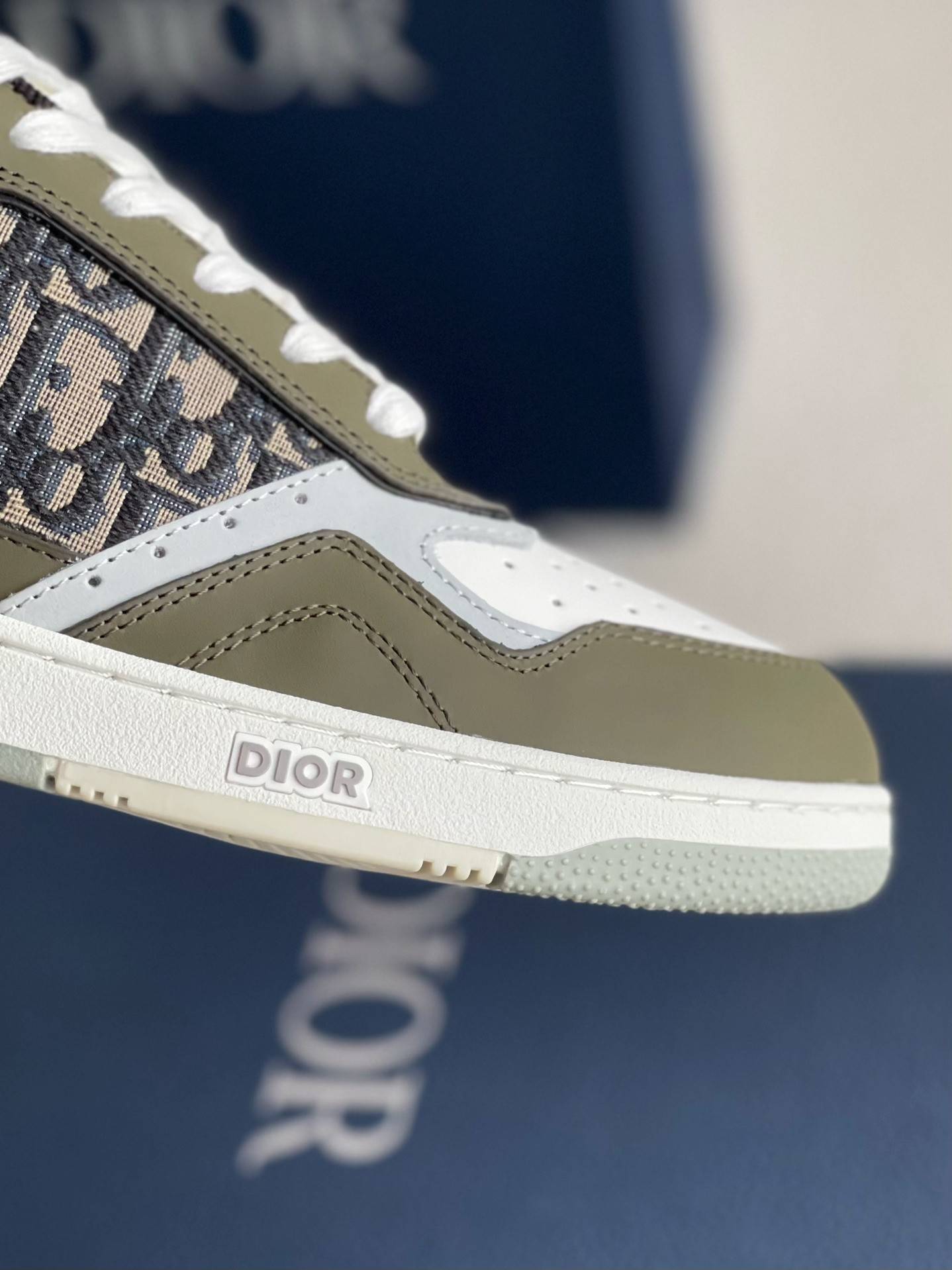 D*OR HIGH LEVEL B27 Sneaker