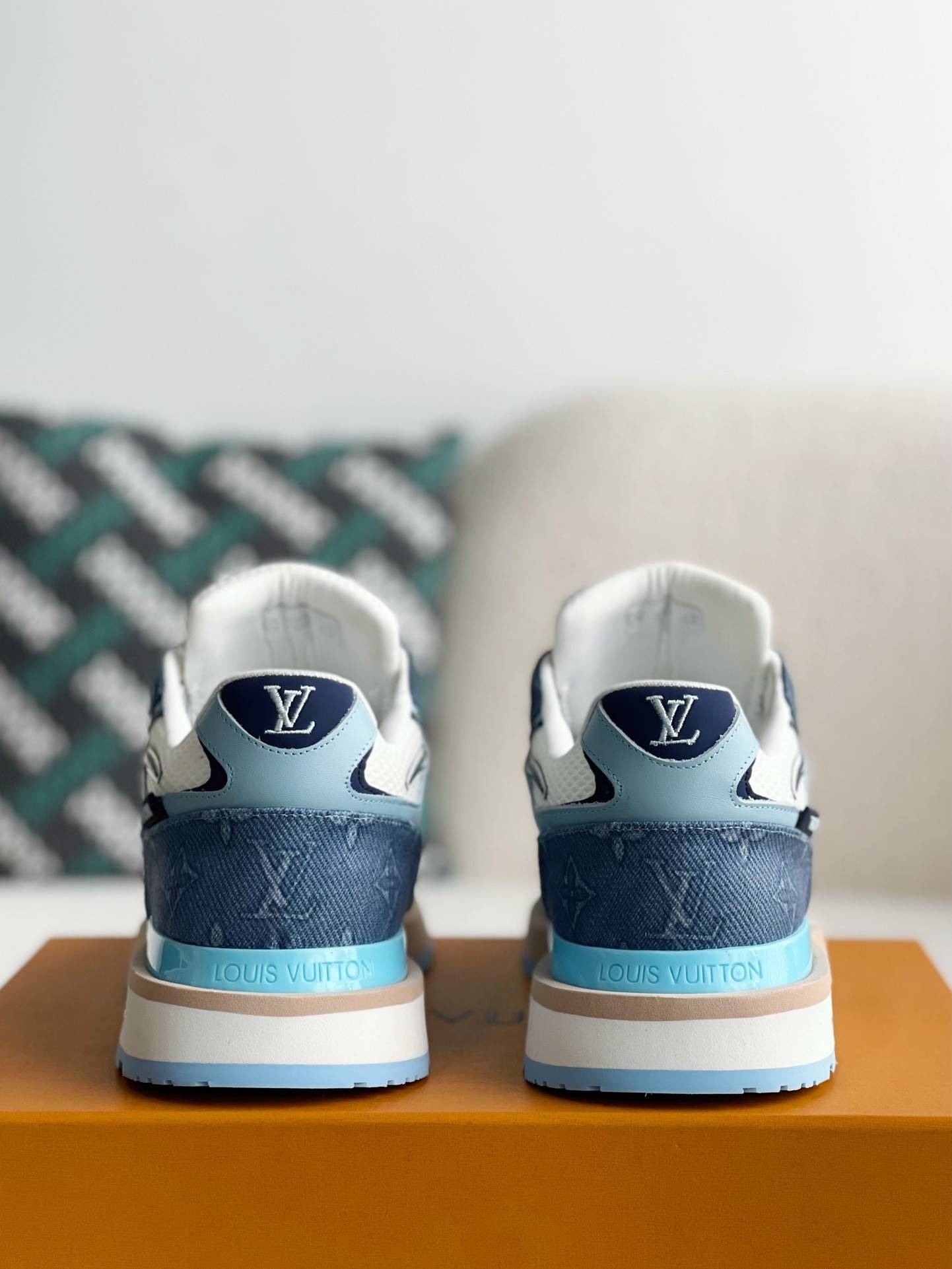 L*V Low-top running shoes