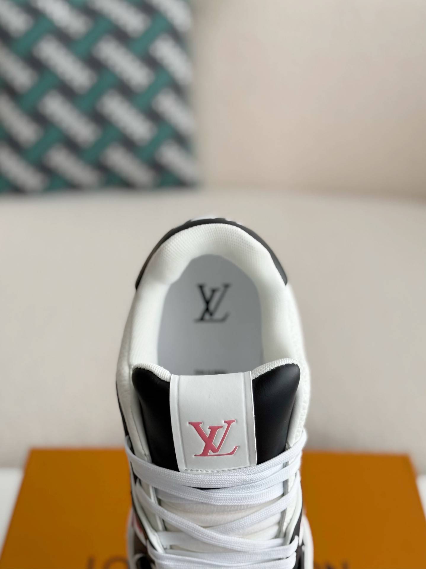 L*V TRAINER SNEAKERS
