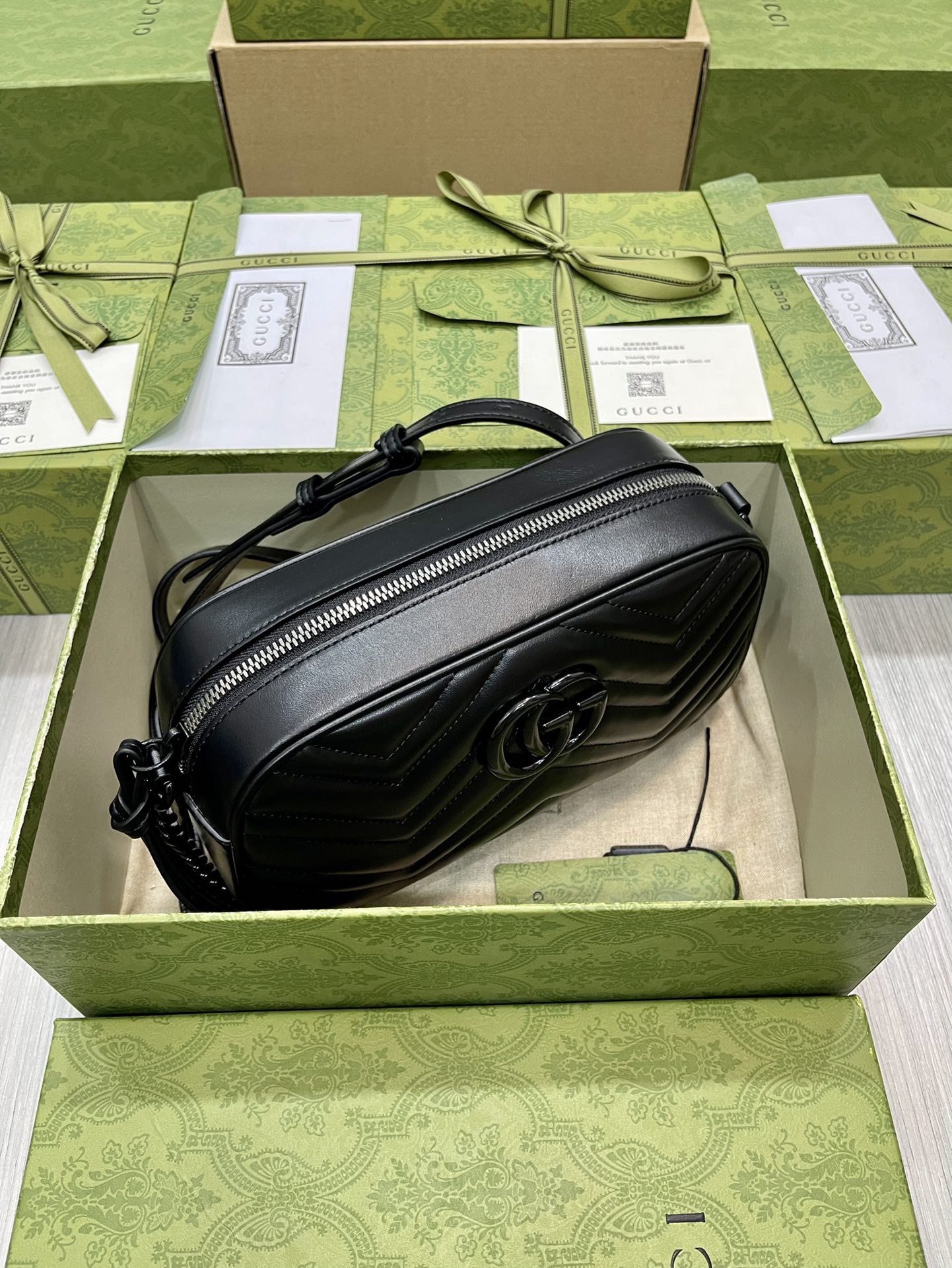 G*u*i marmont series model number: 447632 size: 24*13*7cm