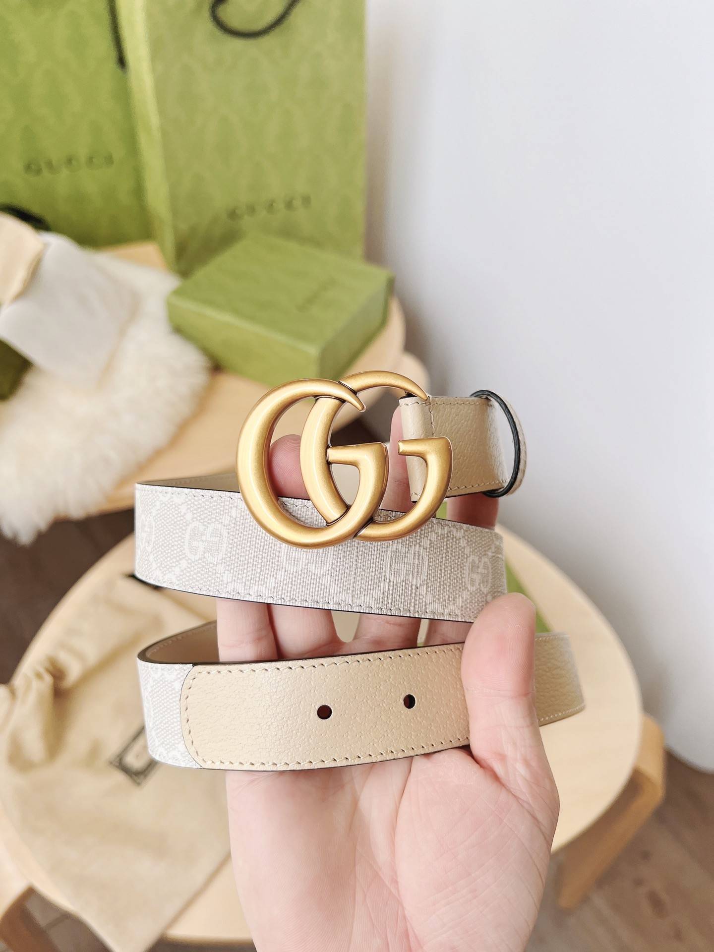 G*u*i  ladies  belt