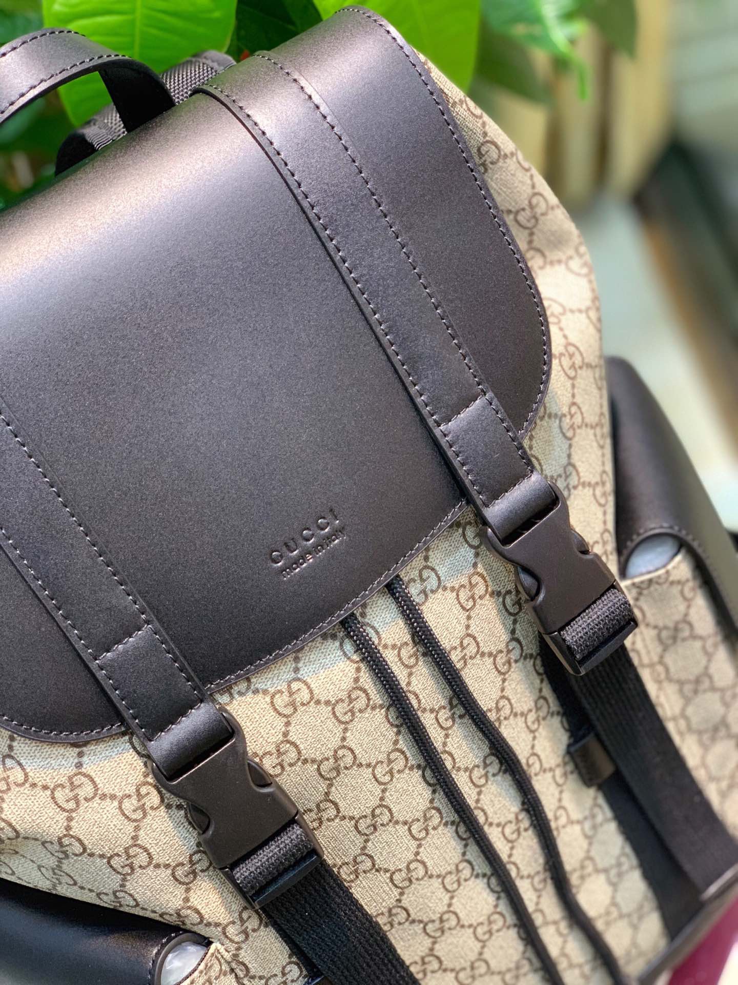 G*u*i backpack model:495563