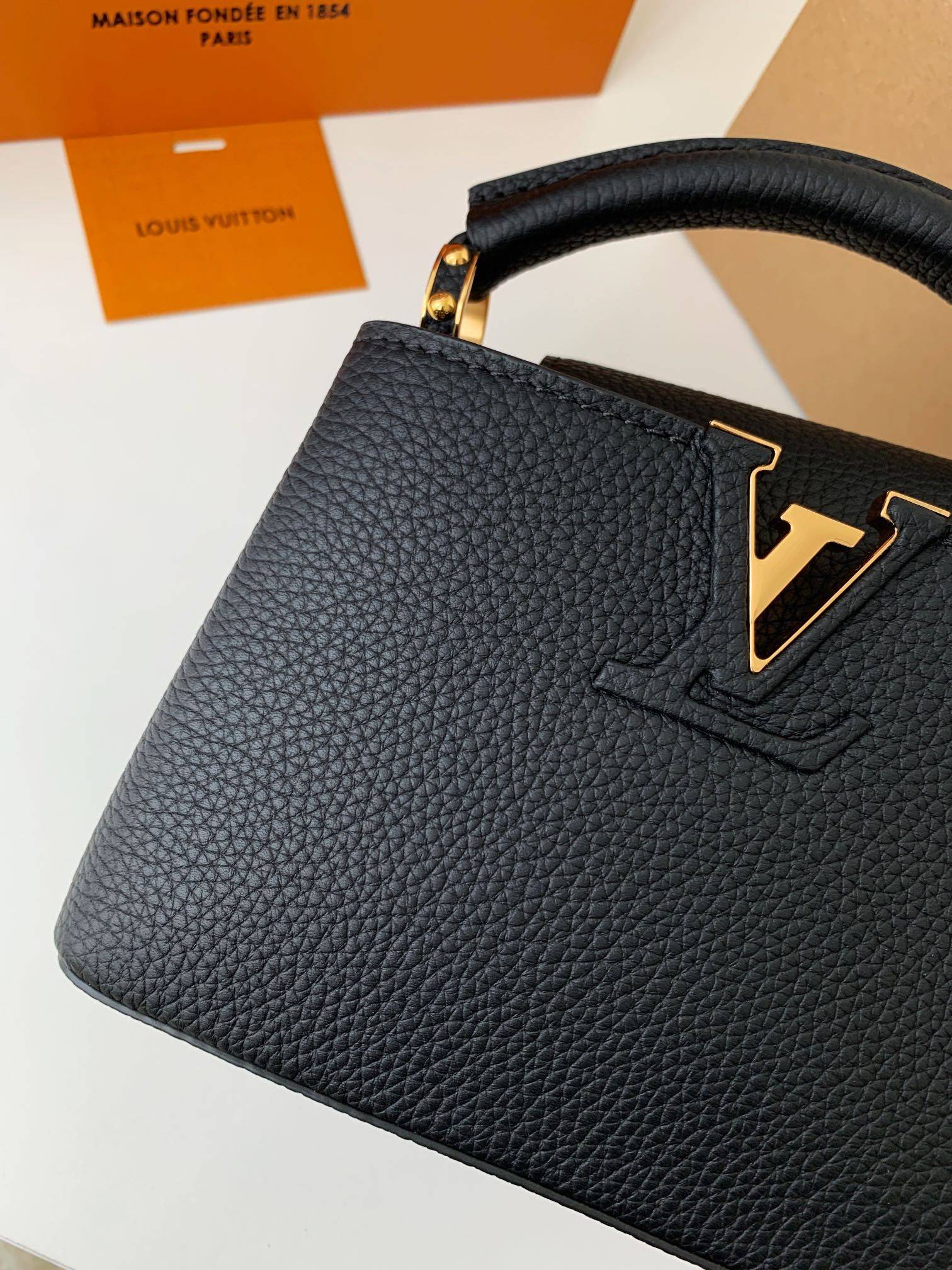 L*V Capucines mini frame M56071 size:21*14*8cm