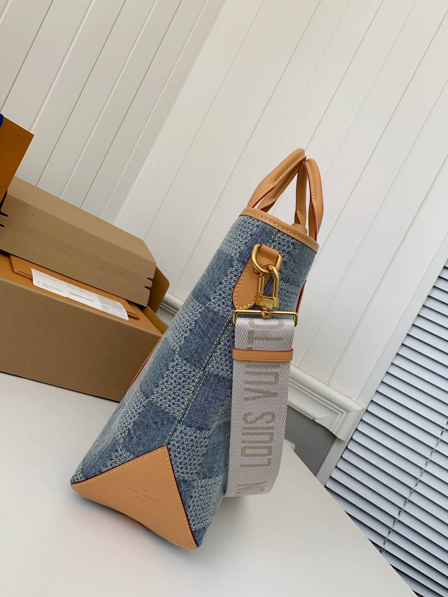 L*V New Weekend TOTE tannin jean bag N40702 Size:43*34*17.5cm