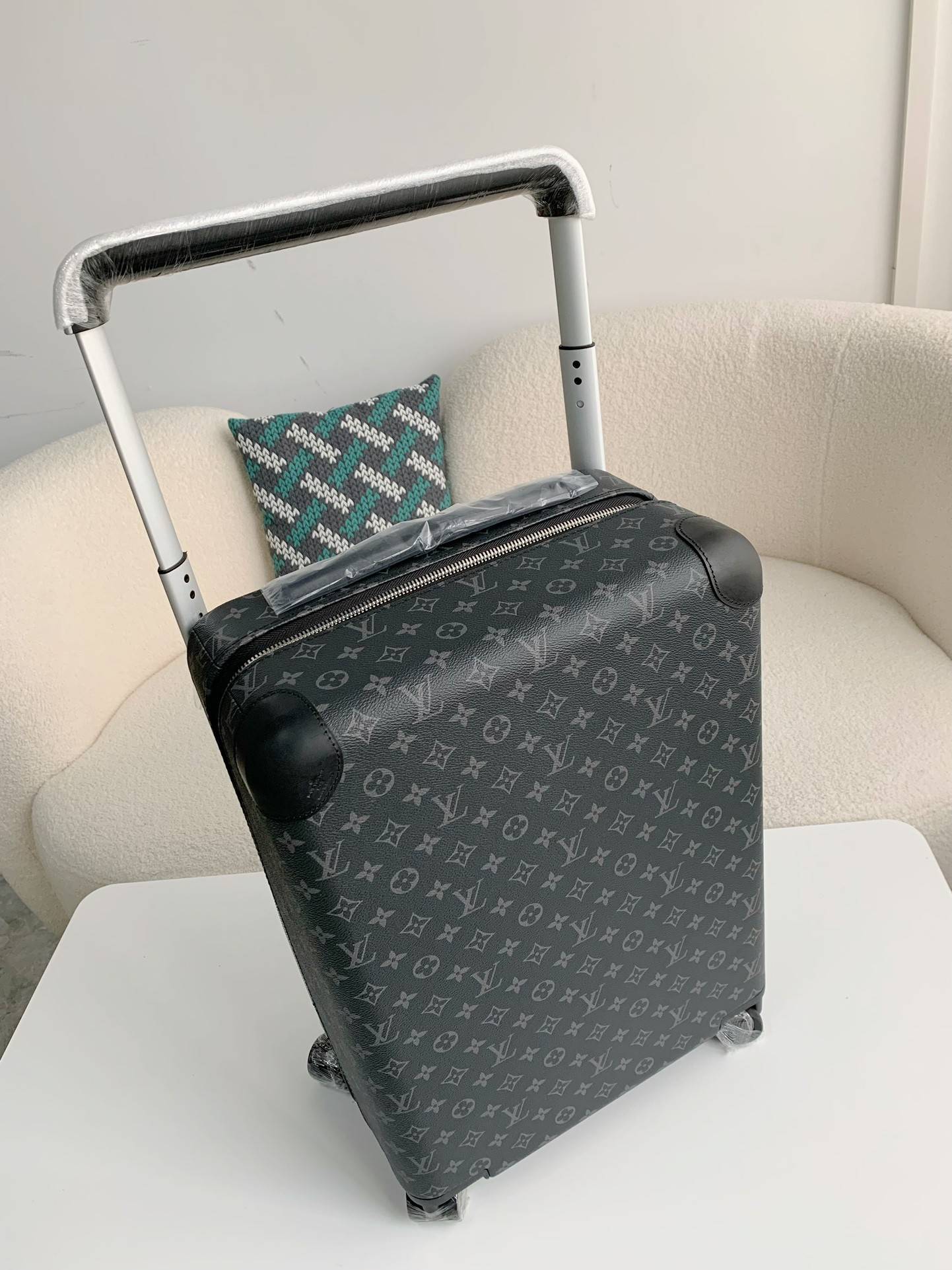 L*V suitcase