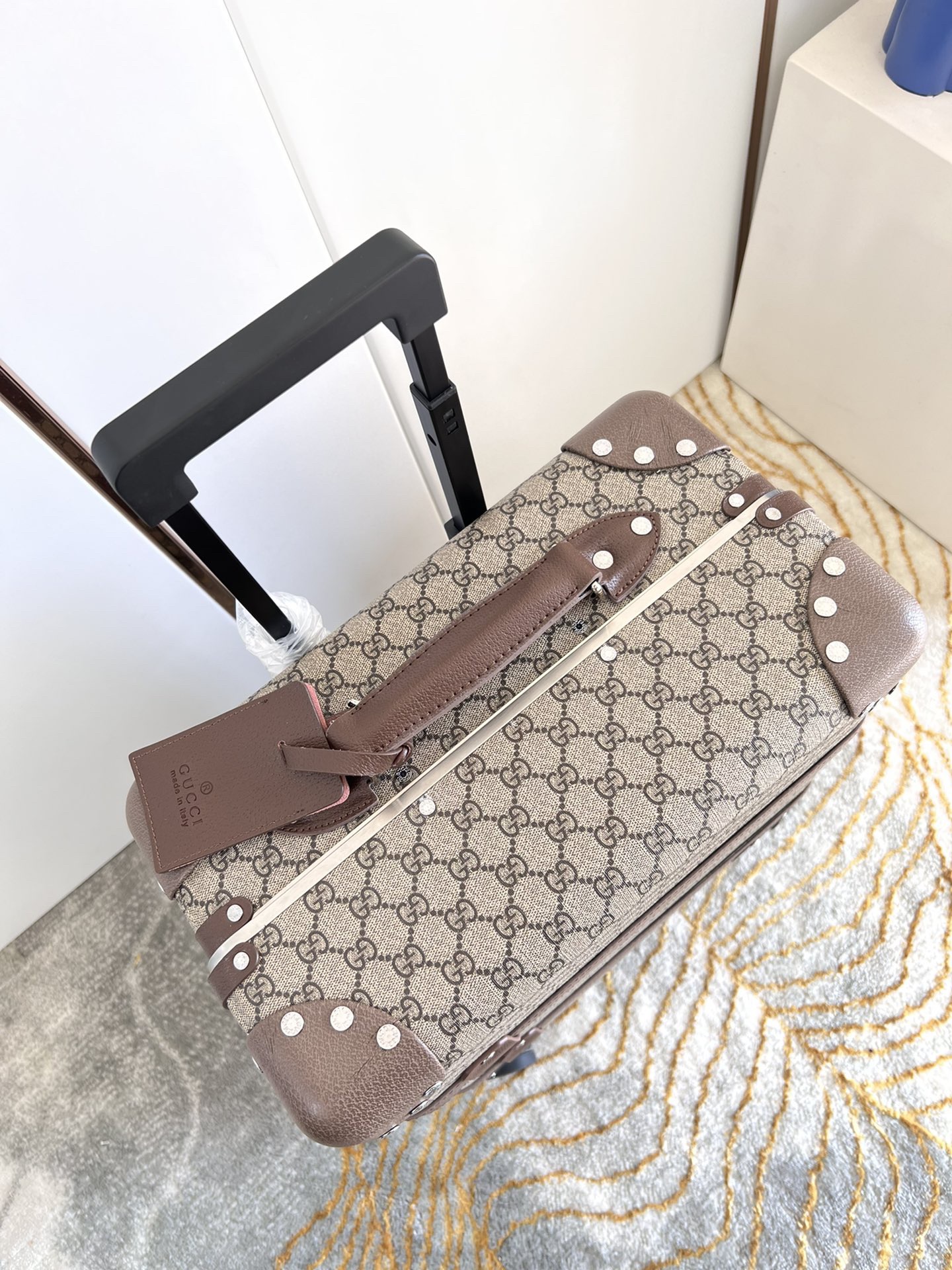 G*u*i suitcase/trolley case f901 retro size 20 inches