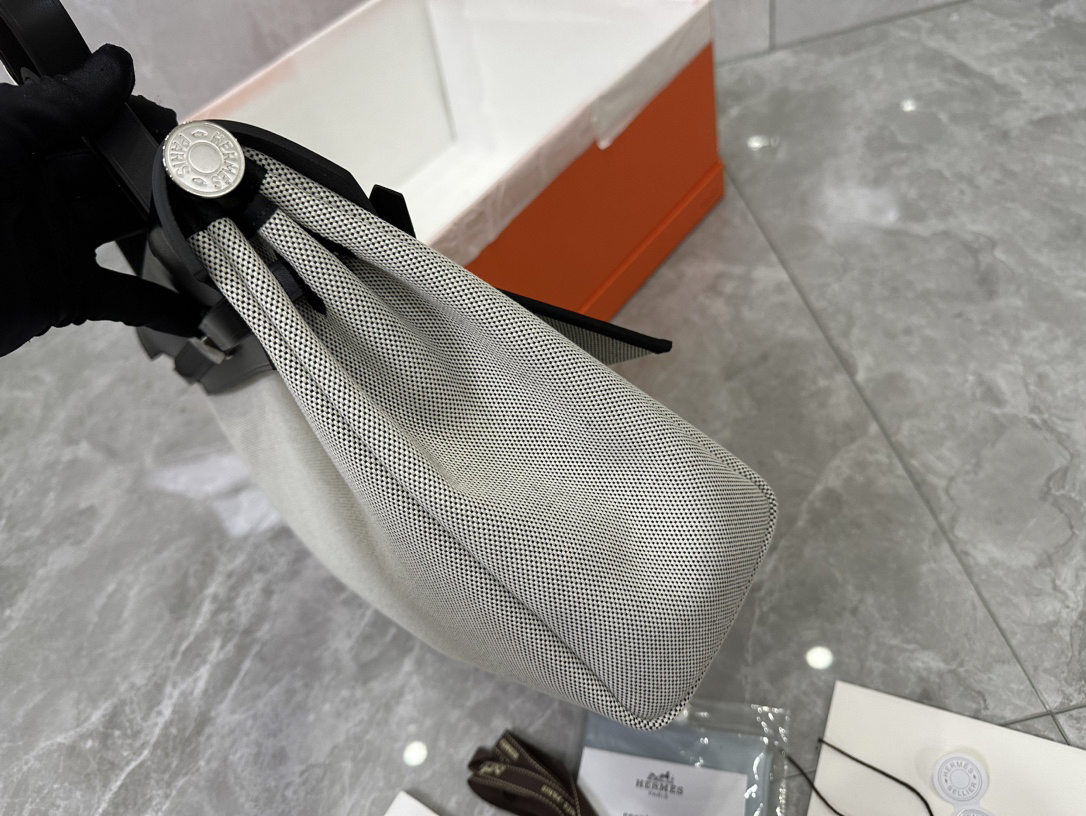 Hermès limited edition color matching Herbag Size: 31cm