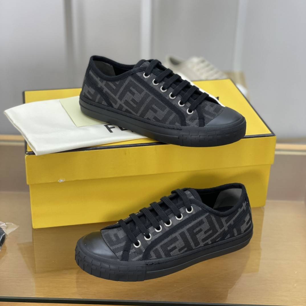 FENDI Canvas shoe Sneakers