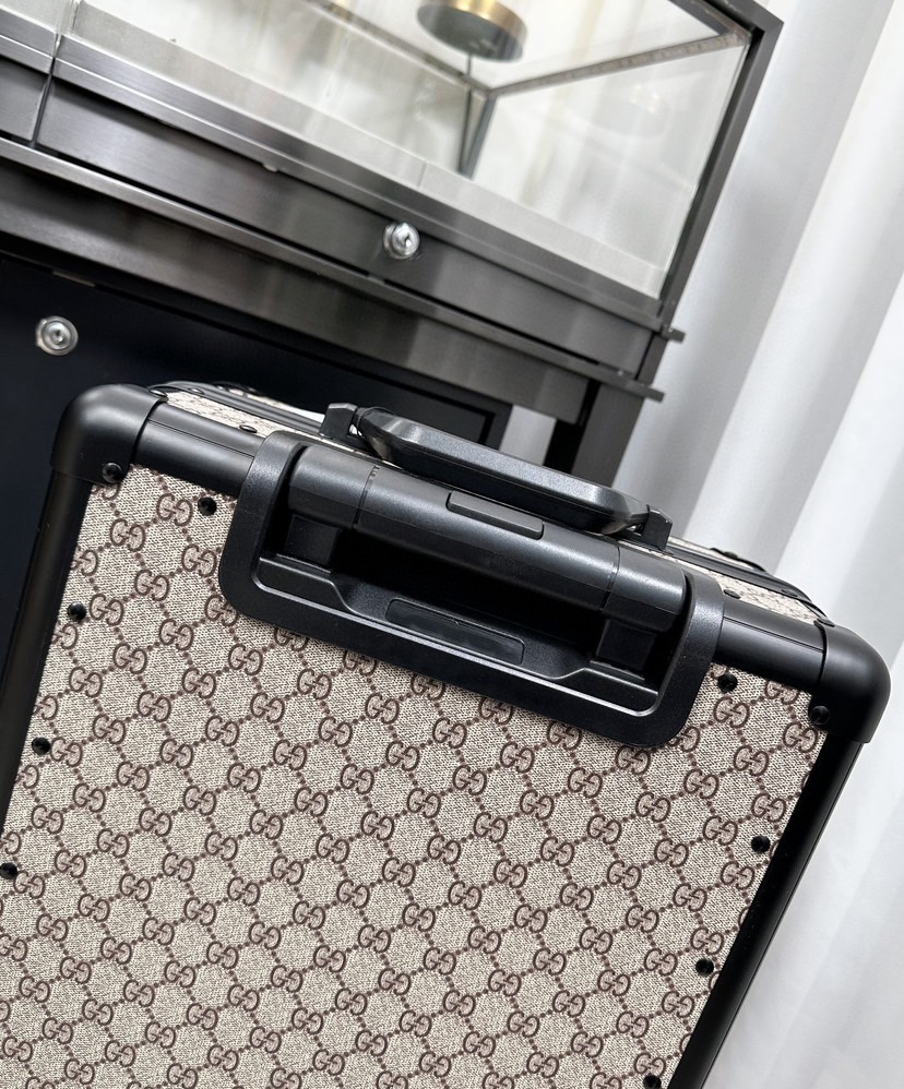 G*u*i luggage/trolley case vintage size 20 inch