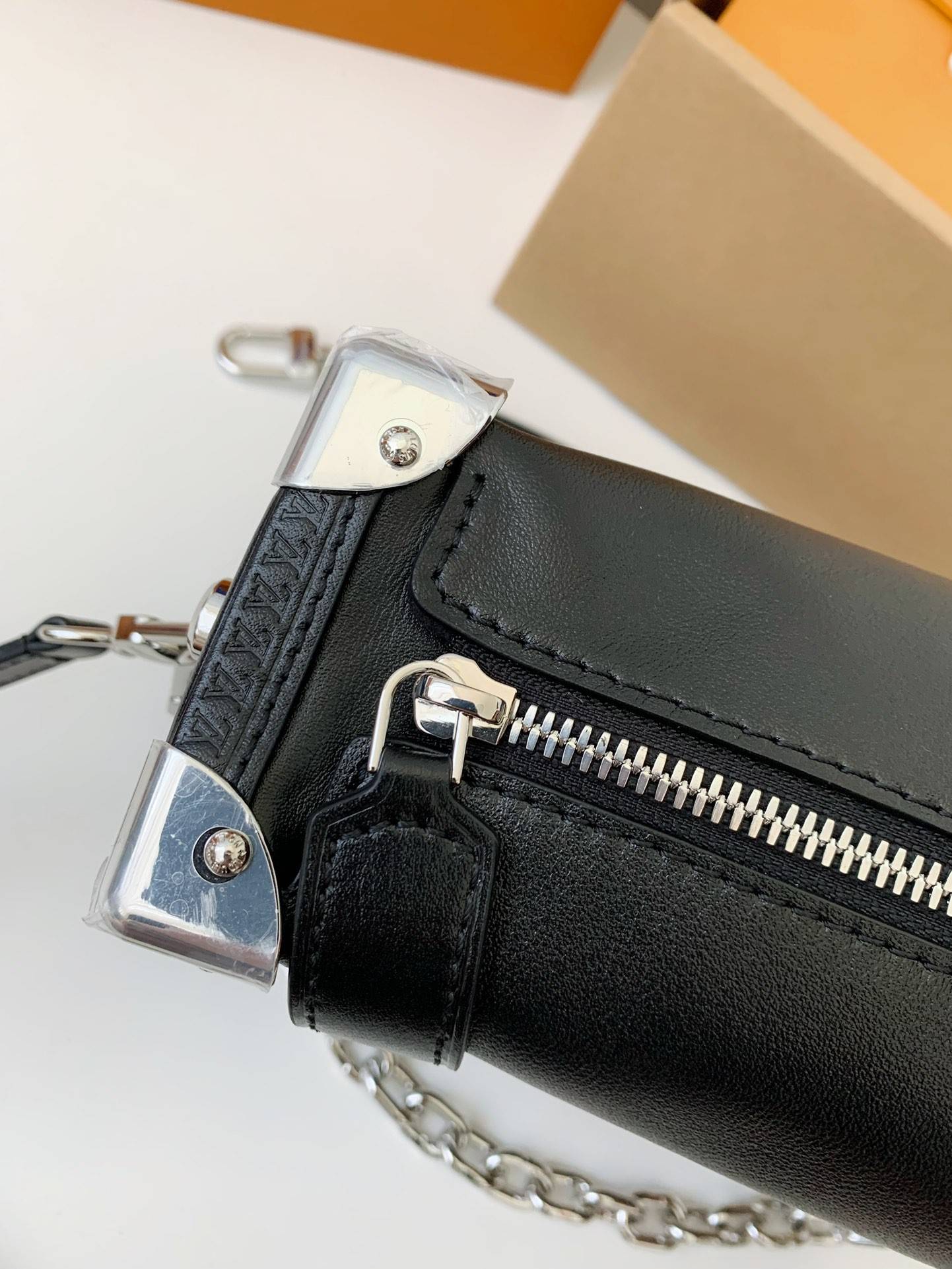 L*V New SIDE TRUNK full leather medium size handbag  M11350  Size：21*14*6cm