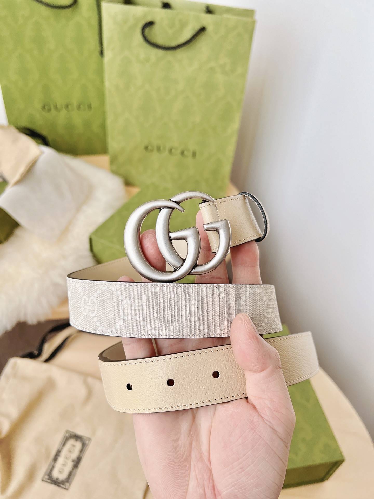 G*u*i  ladies  belt