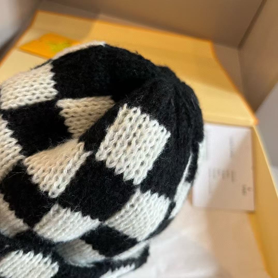 [#4094] Louis Vuitton autumn and wi nter new checkered knitted hat
