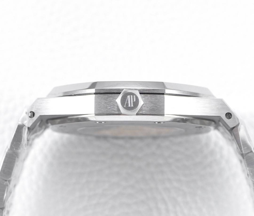 Audemars Piguet Royal Oak 15400 Series Men