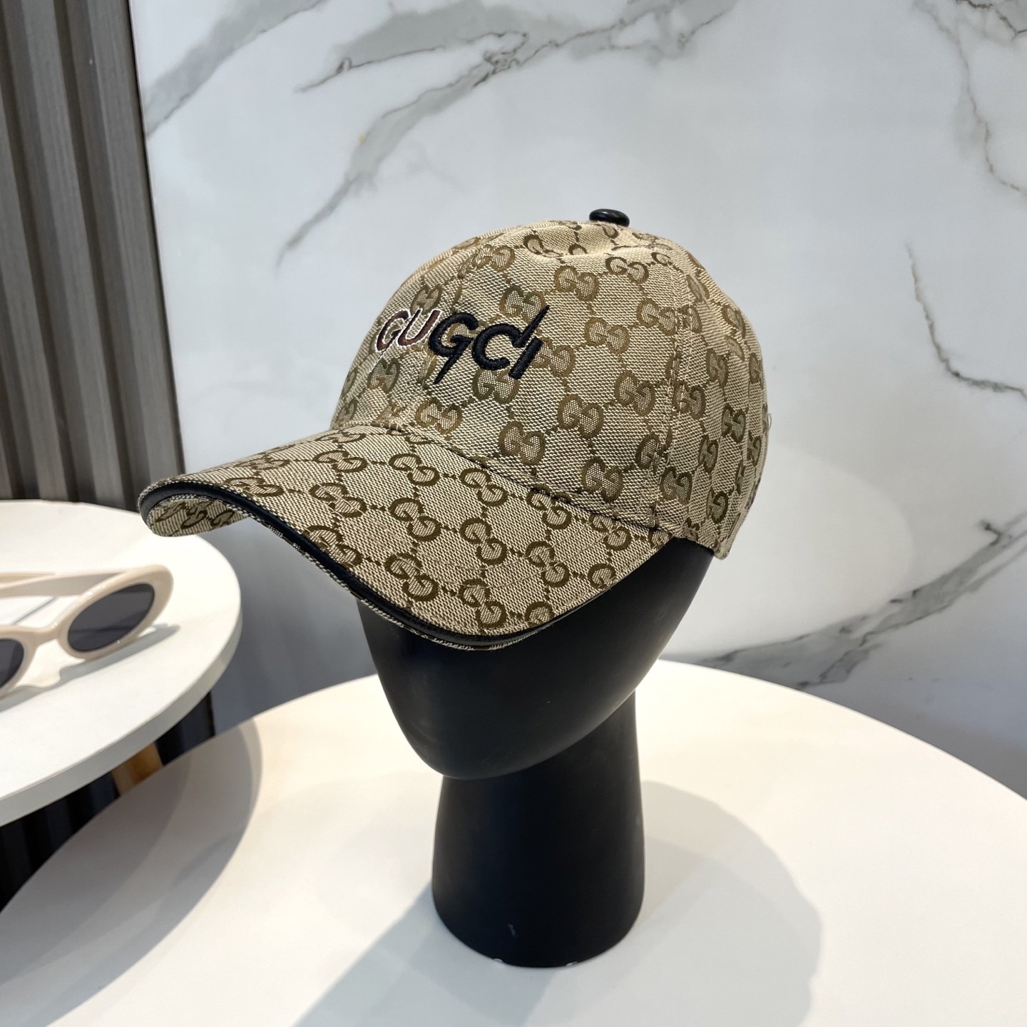 [#4927] G*u*i baseball cap peaked c ap hat