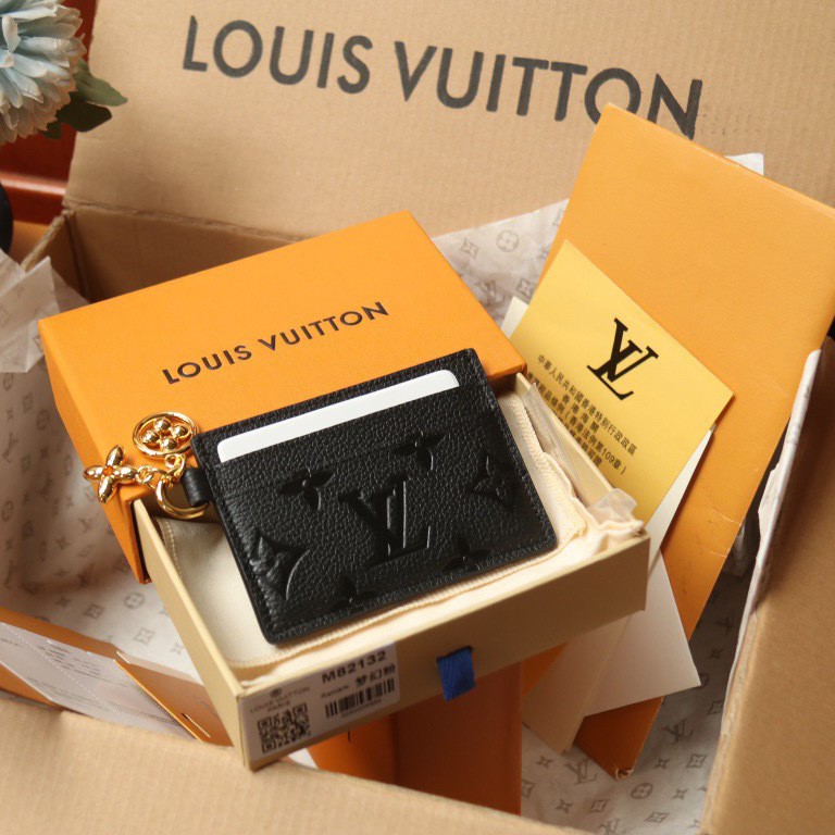 L*V Monnogram Unplant M82132