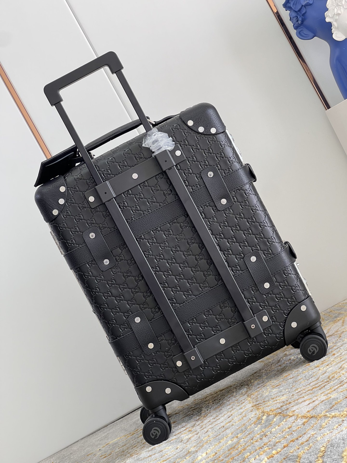 G*u*i suitcase/trolley case f905 retro size 20 inches