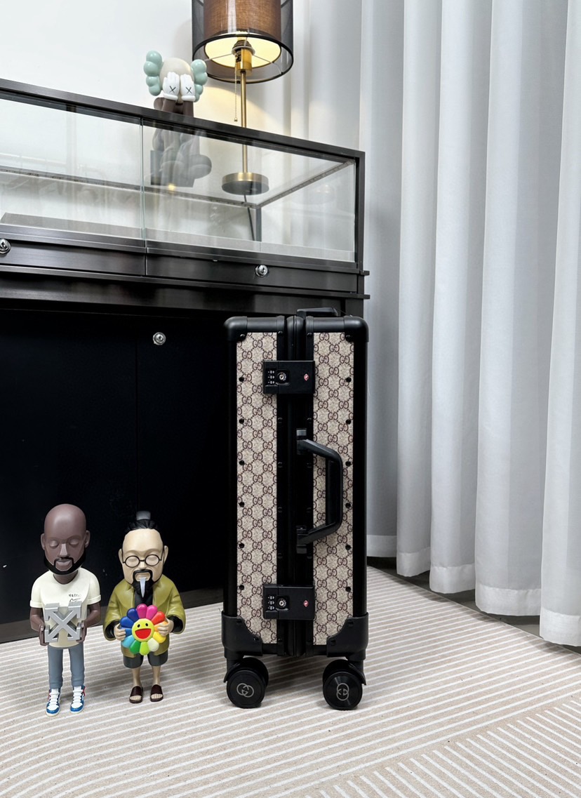 G*u*i luggage/trolley case vintage size 20 inch