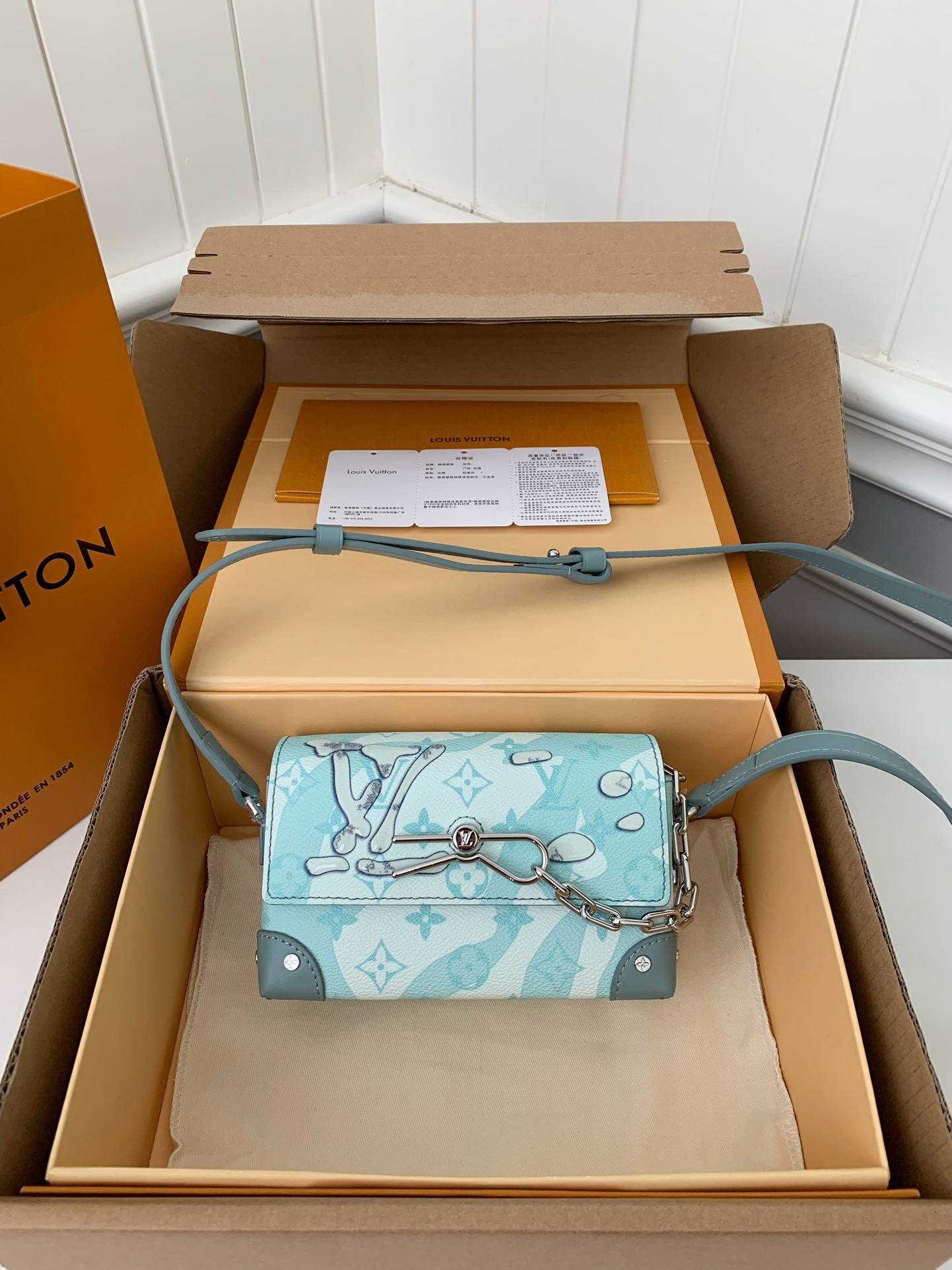 L*V STEAMER Mini Men''s Handbag M22637 Top Quality Size: 18 * 11 * 6.5cm