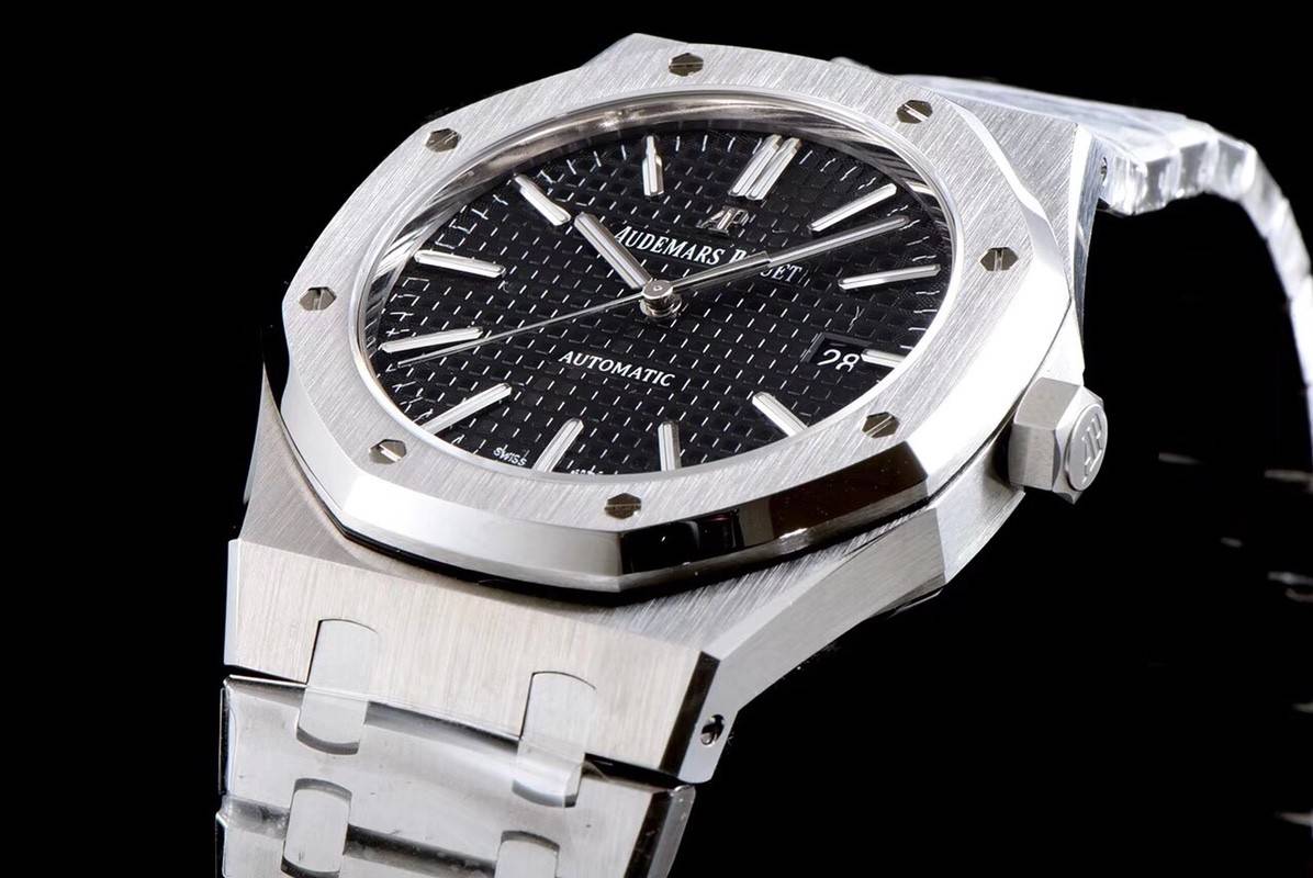 Audemars Piguet Royal Oak 15400 Series Men