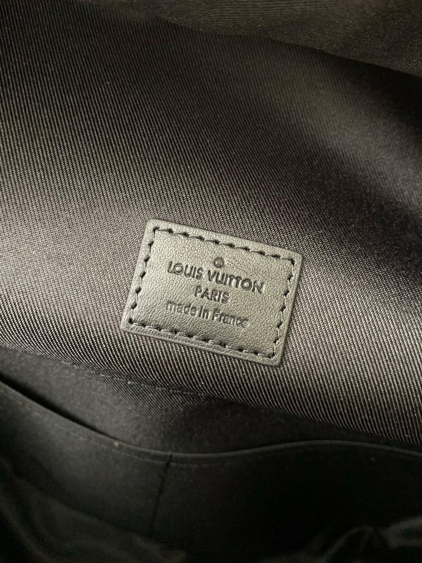 L*V DISCOVERY Small Backpack PM N40514 Size: 29 * 38 * 20cm