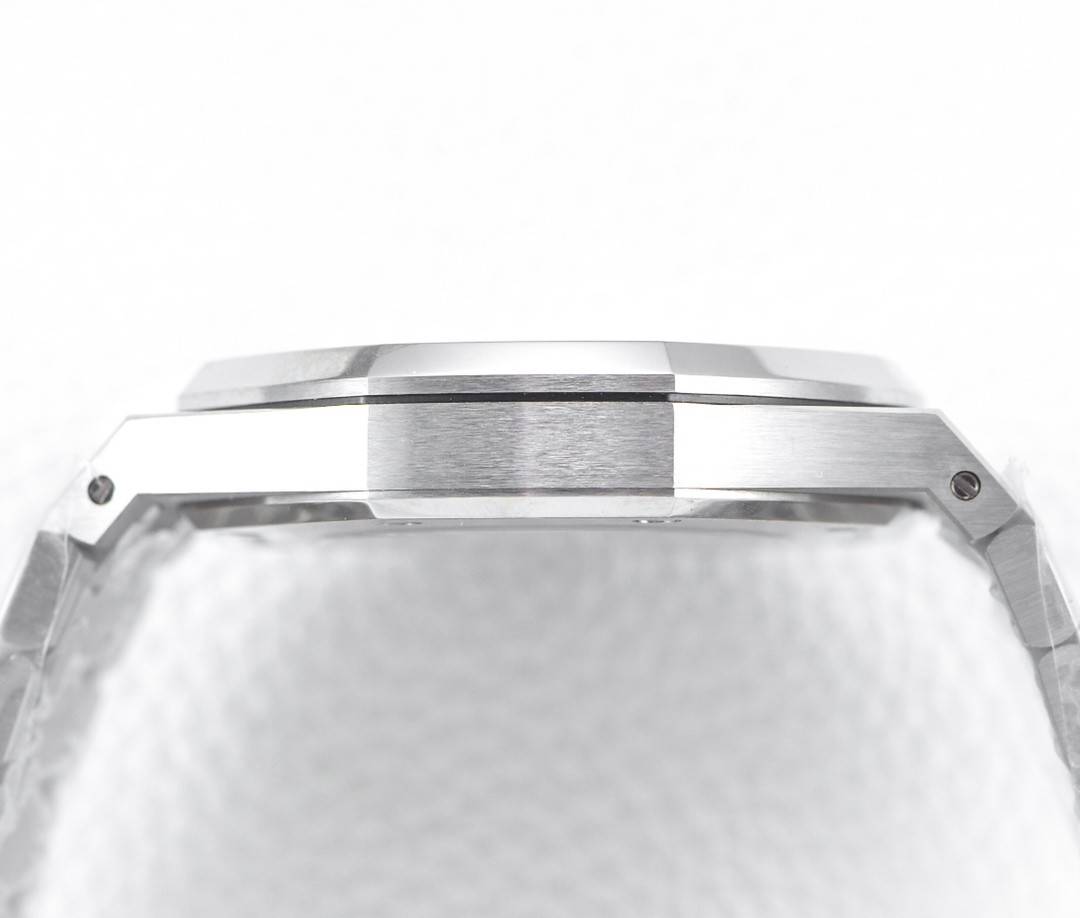 Audemars Piguet Royal Oak 15400 Series Men