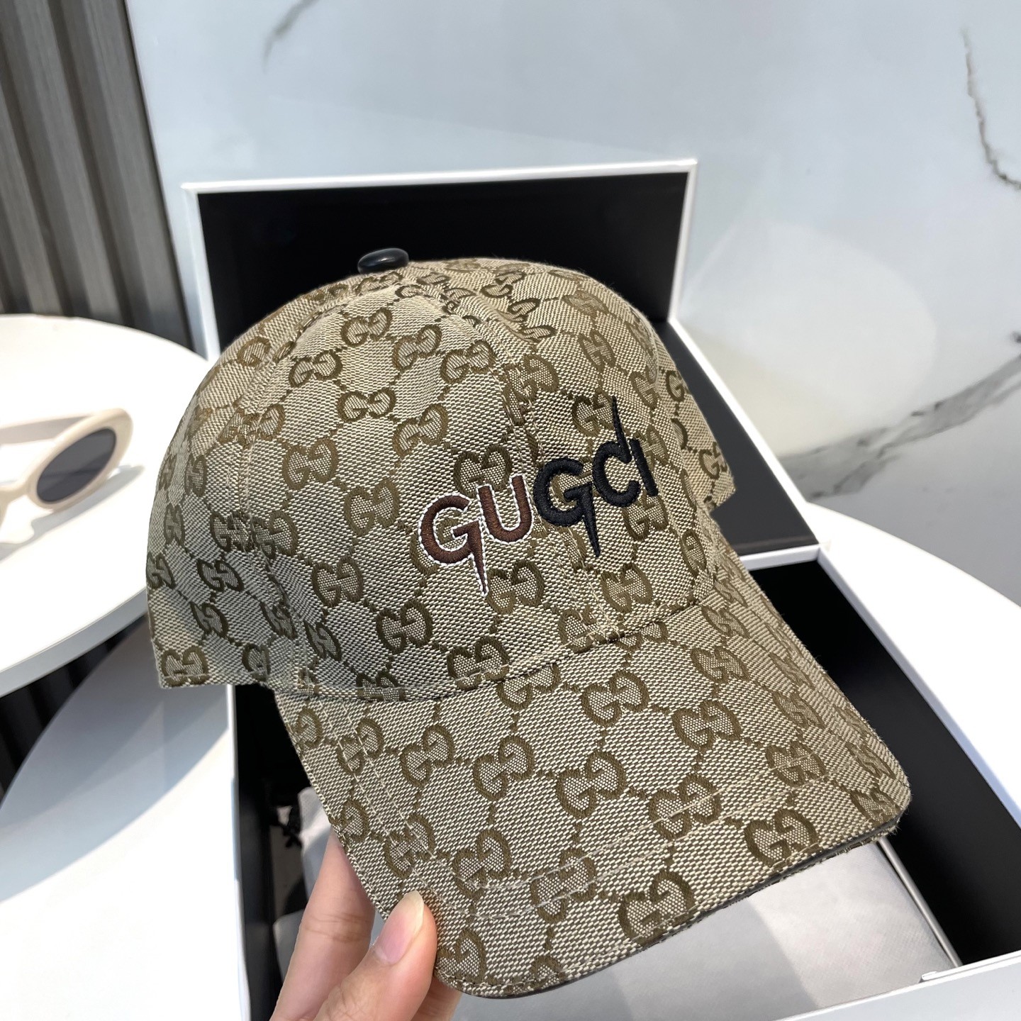 [#4927] G*u*i baseball cap peaked c ap hat