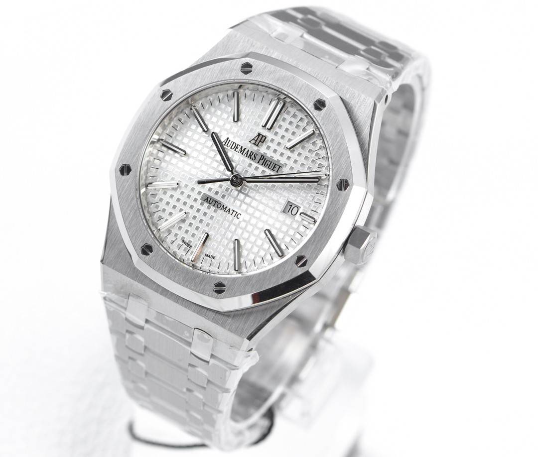 Audemars Piguet Royal Oak 15400 Series Men