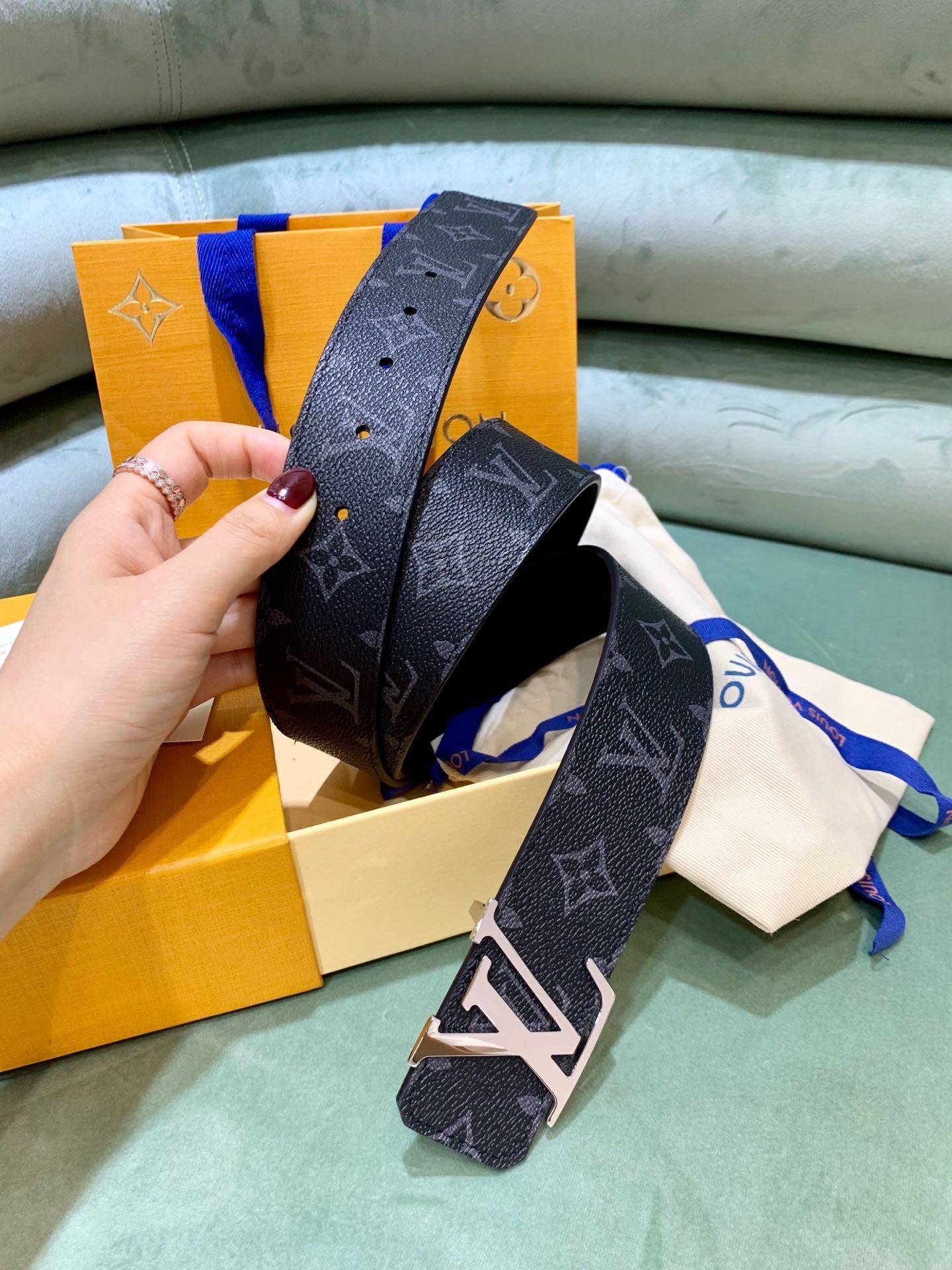 Louis Vuitton LV men''s belt  INITIALES  M9043T