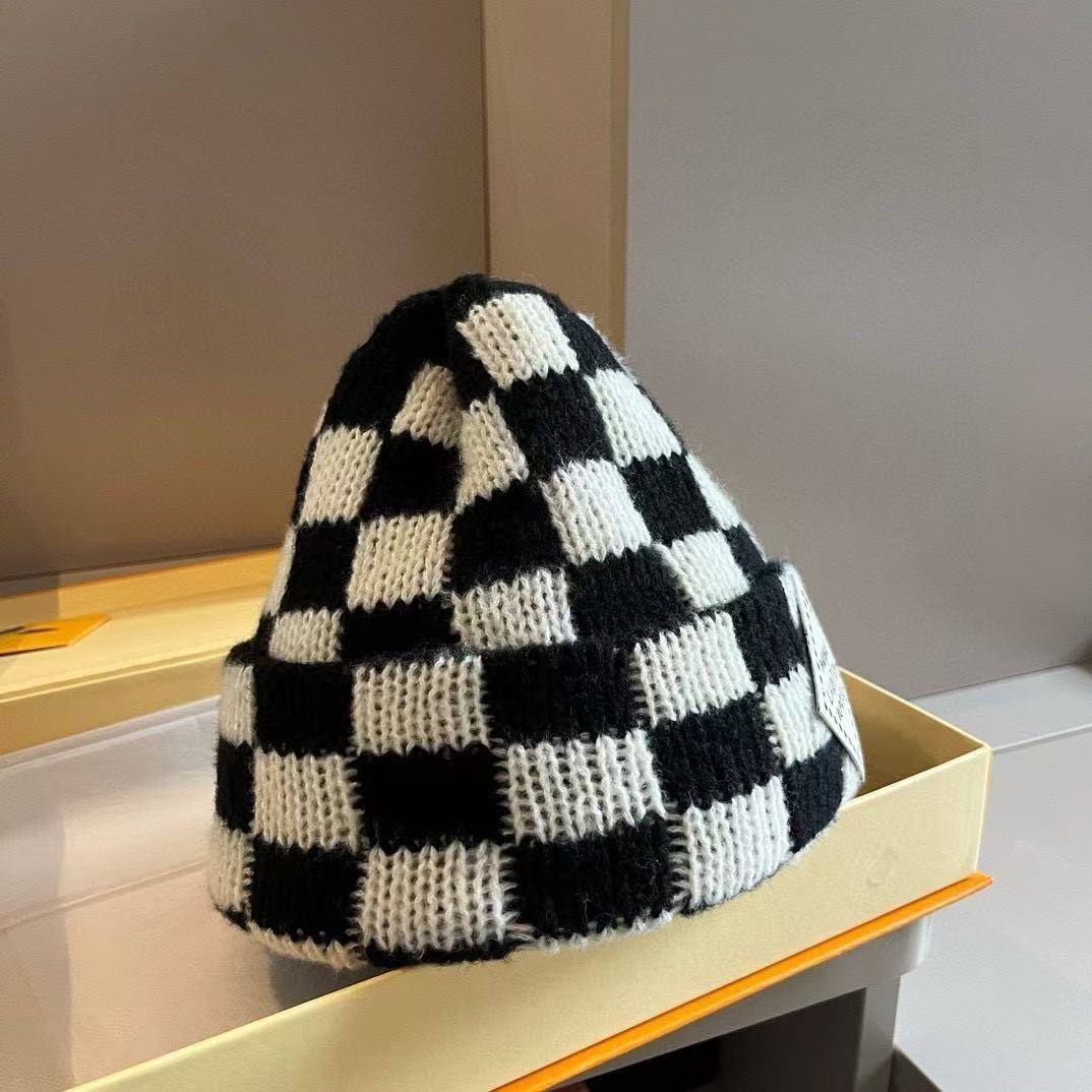 [#4094] Louis Vuitton autumn and wi nter new checkered knitted hat