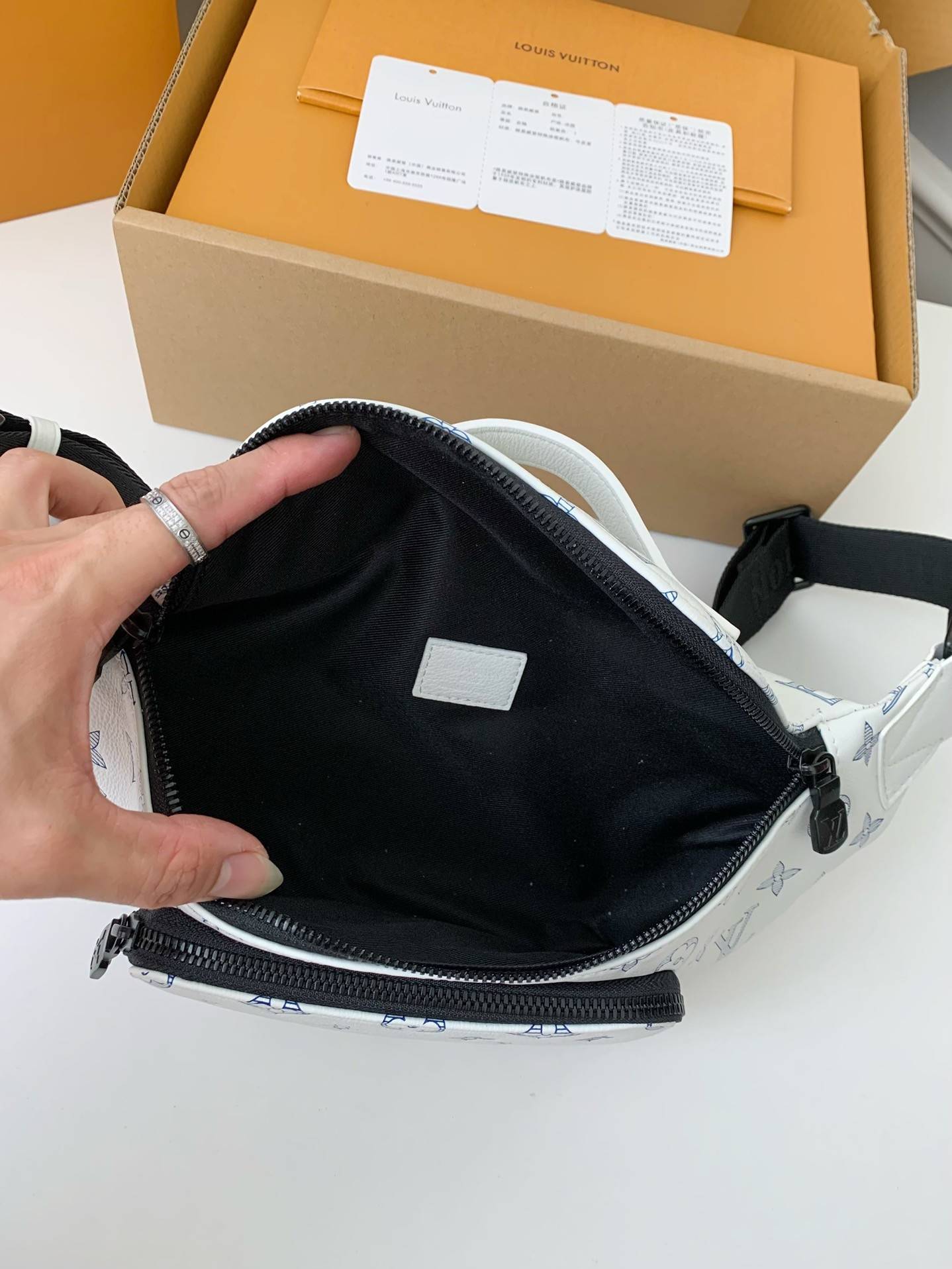 New L*V RUSH waist bag M25227 Size: 30*15*8cm