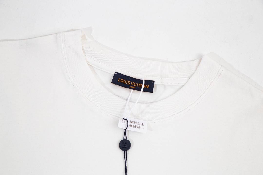 Louis Vuitton 230,000 new T-shirts for spring and summer