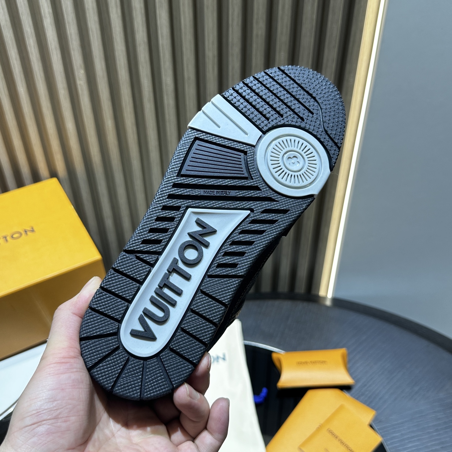 L*V TRAINER Sneakers