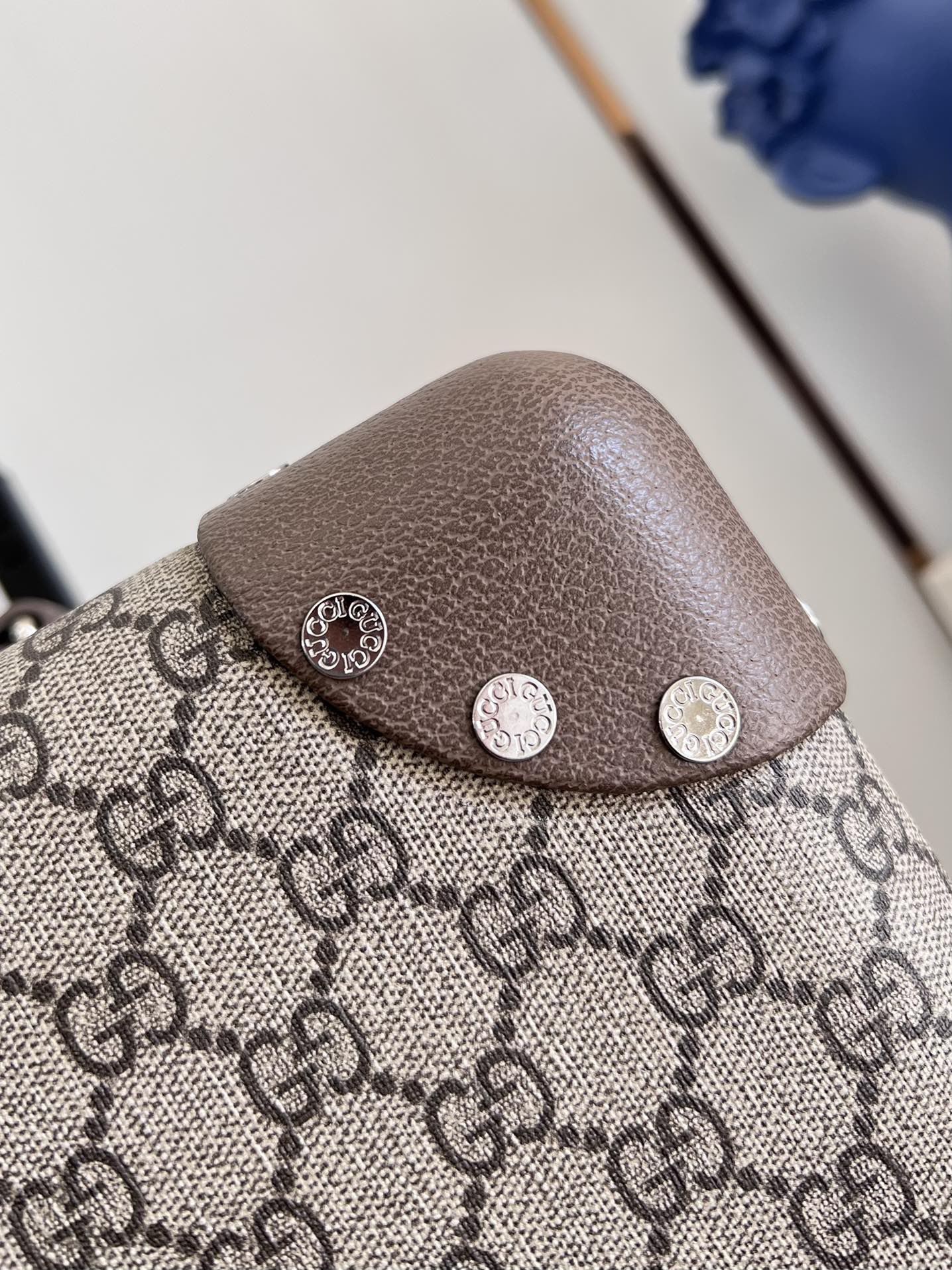 G*u*i suitcase/trolley case f901 retro size 20 inches