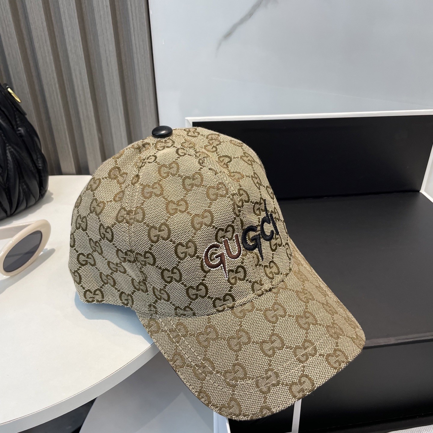 [#4927] G*u*i baseball cap peaked c ap hat
