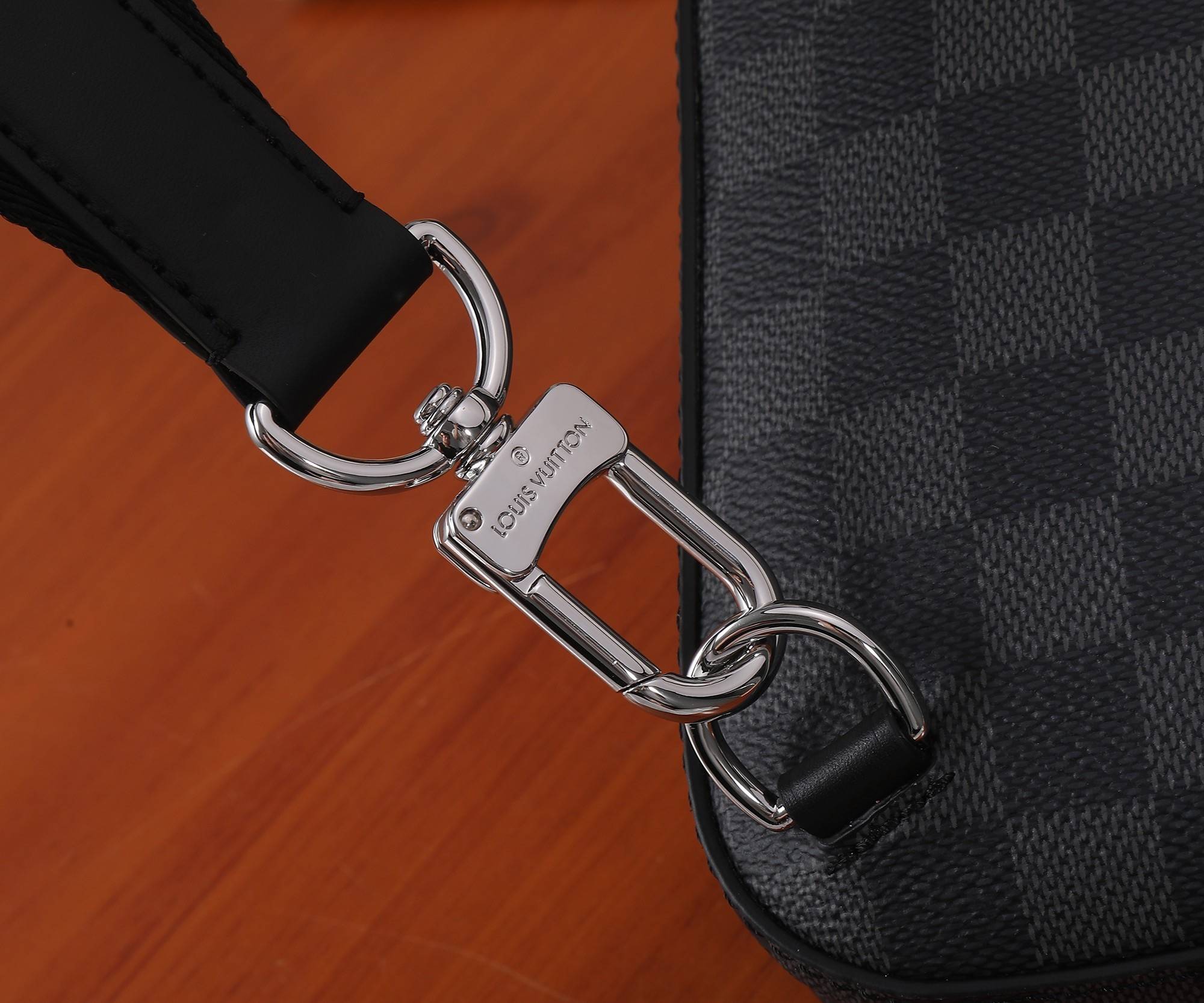 L*V damier graphite Men