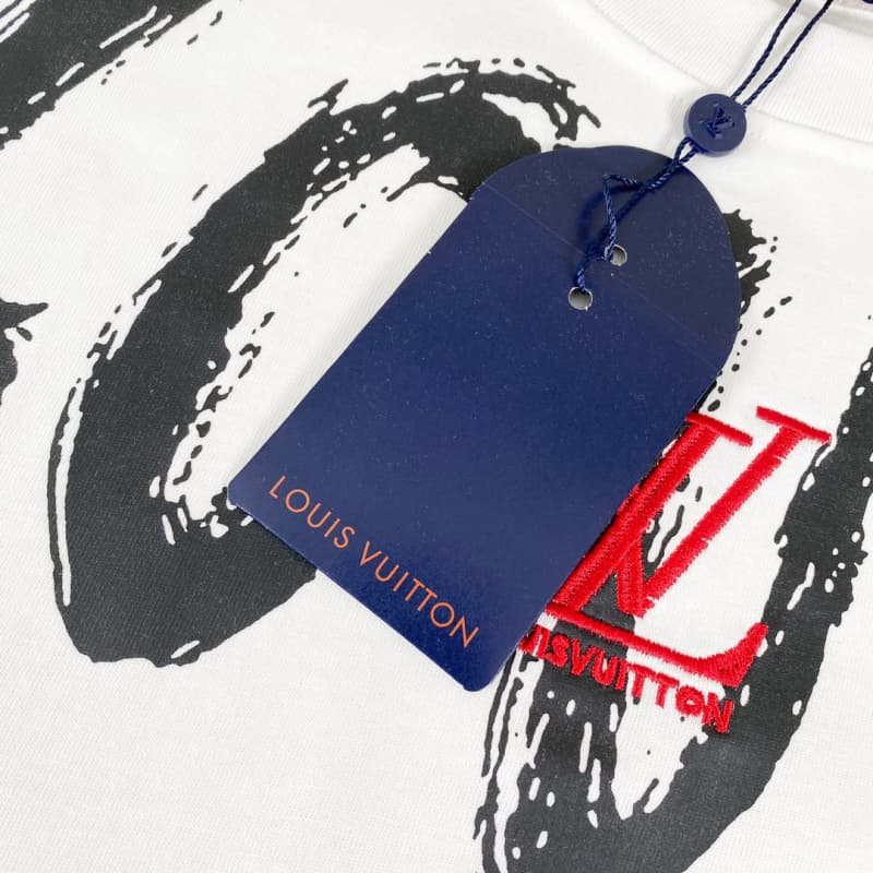 Necklace Letter + Chest Embroidery T-shirt