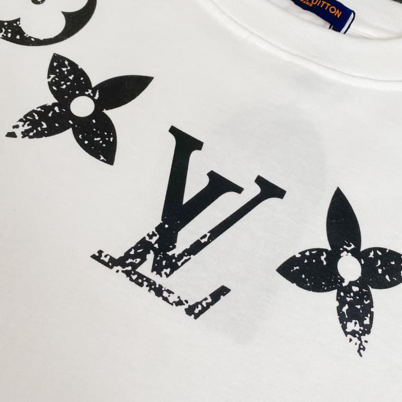 Classic Necklace T-shirt