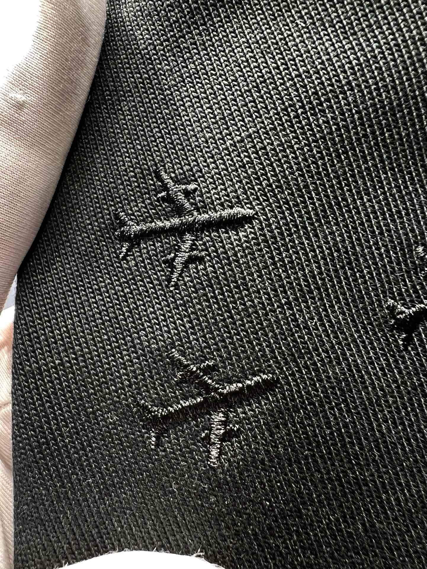 Pattern Cracked Embroidery T Shirt