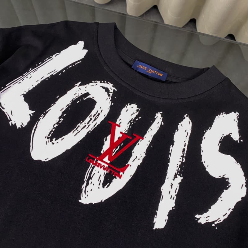 Necklace Letter + Chest Embroidery T-shirt