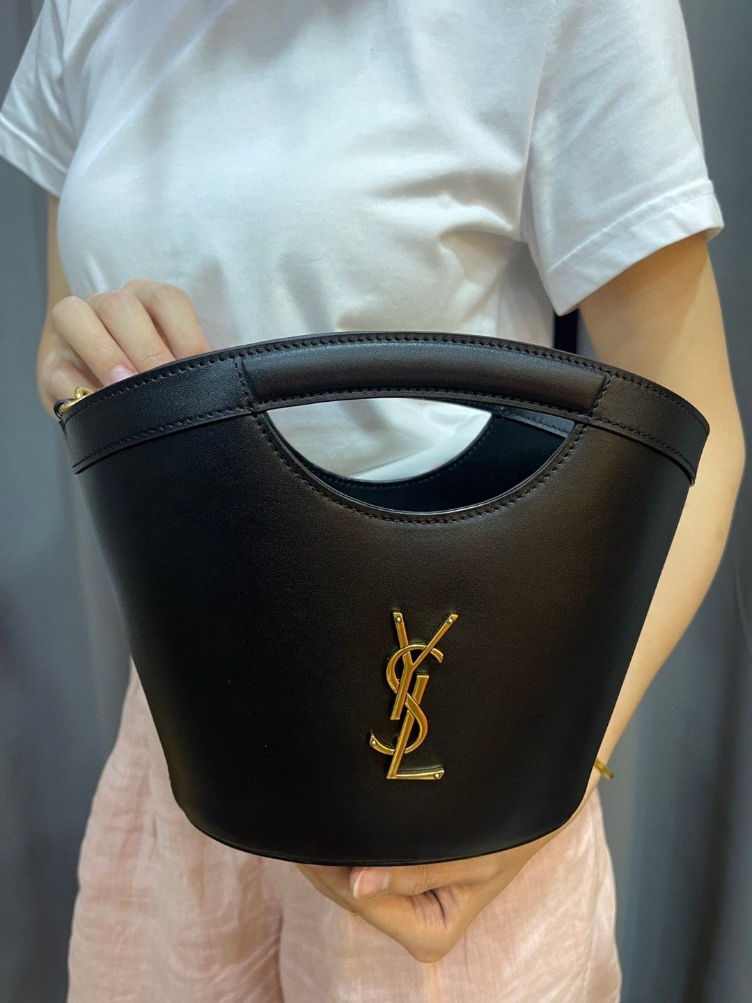 YSL LEATHER New Edition Basket Smooth Tote Bag Style: 791069 Size: 29x19.5x10CM