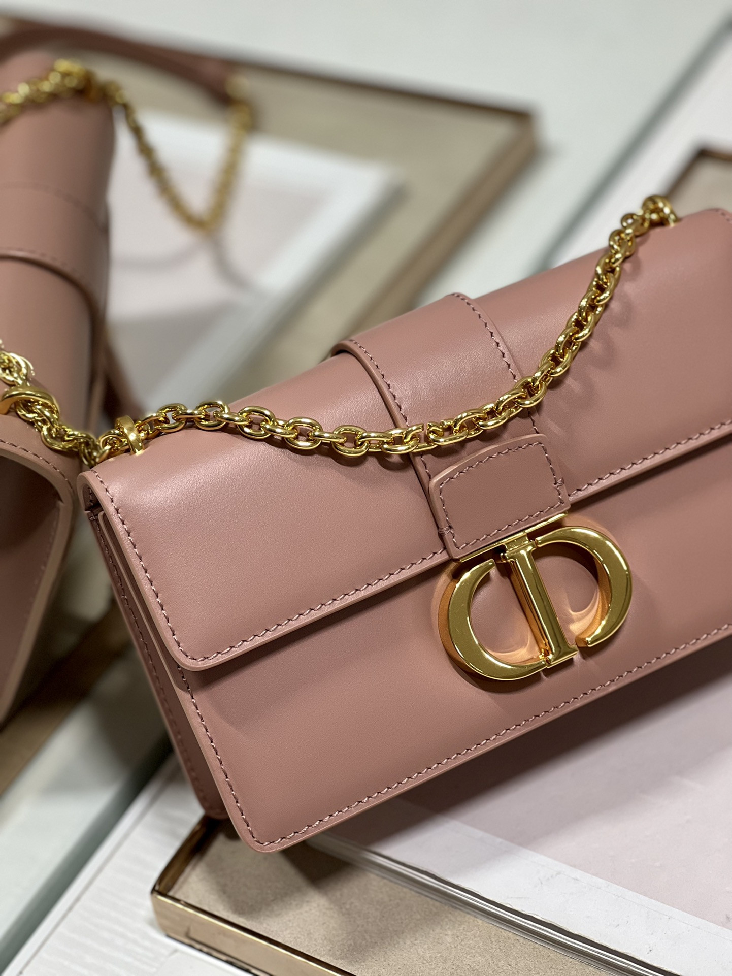 30 Montaigne East-west Bag With Chain