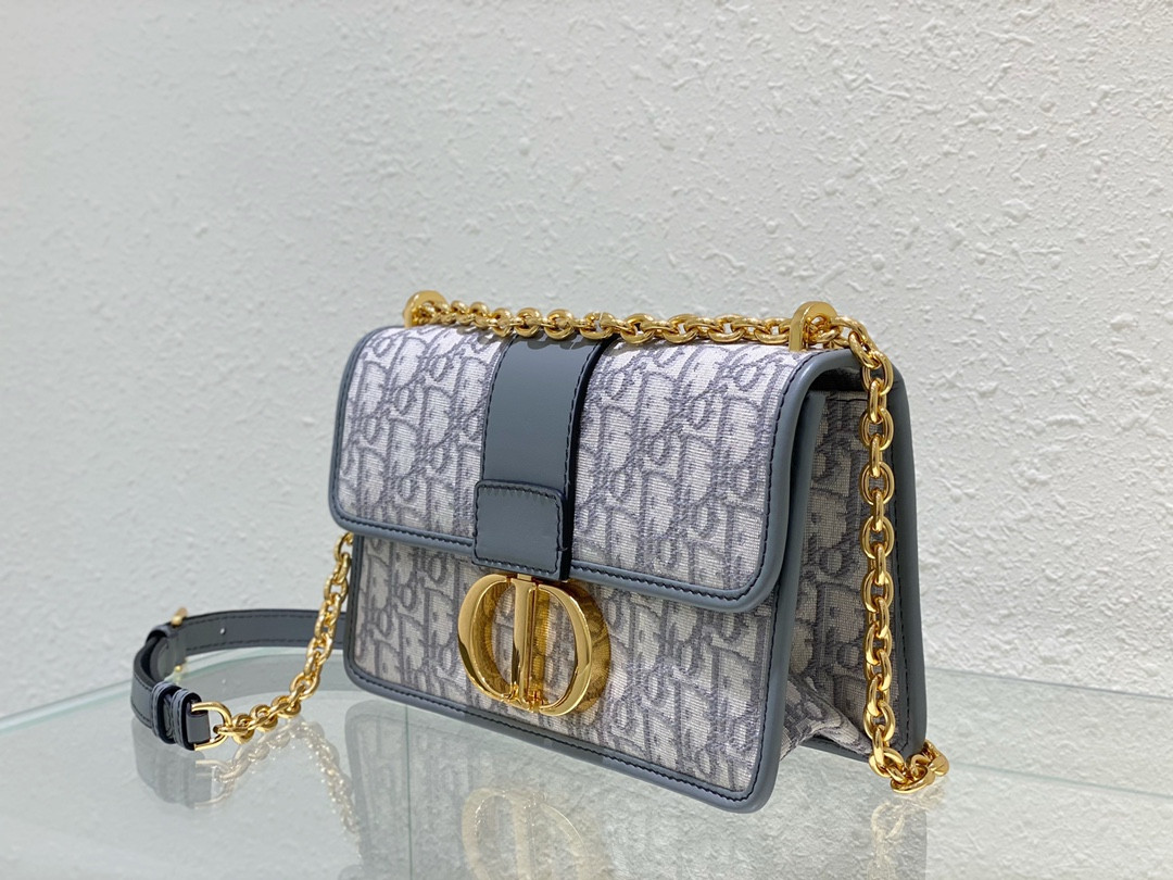 30 Montaigne Chain Bag