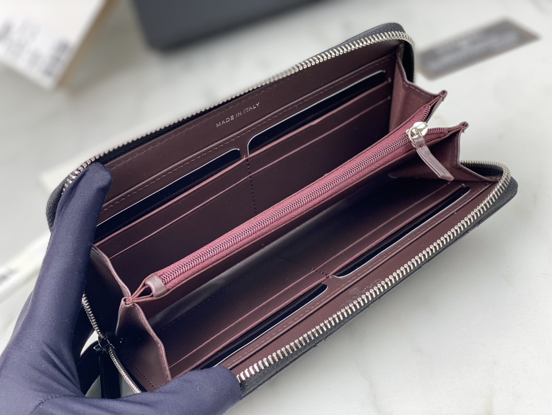 Chanle Zipped Wallet