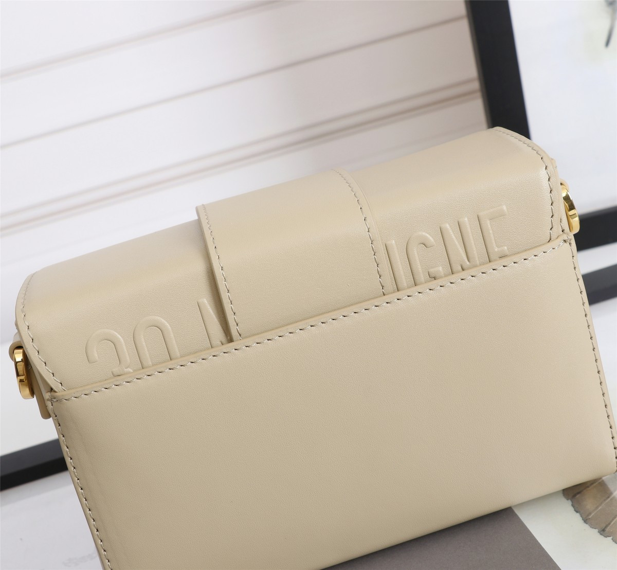 30 Montaigne Box Bag