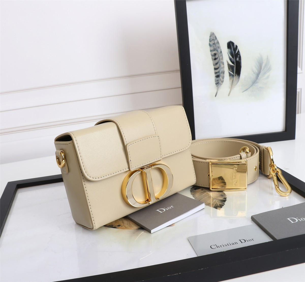 30 Montaigne Box Bag